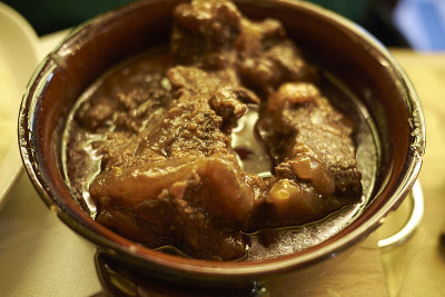 正餐上的烤肉汁猪肉