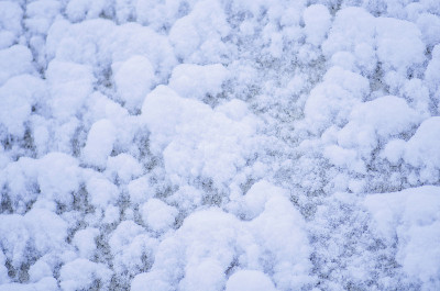 适于耕种的雪纹理。新雪背景
