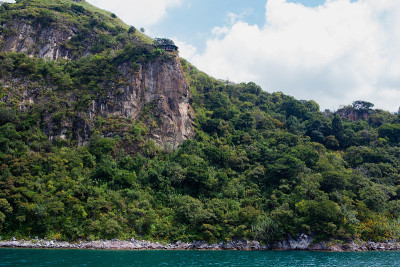 海岸线Atitlan湖