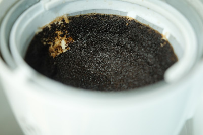 近距离观察白咖啡机的家用电器
