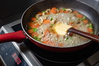 蔬菜在锅里煮