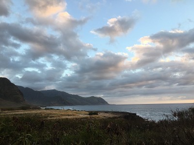 12月夏威夷瓦胡岛卡埃纳角的日落。