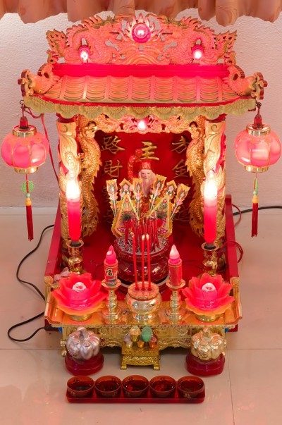 泰国华人屋的小神龛。