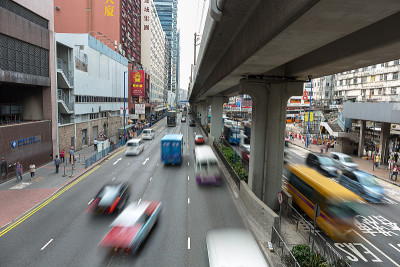 多车道高速公路上的交通与运动模糊