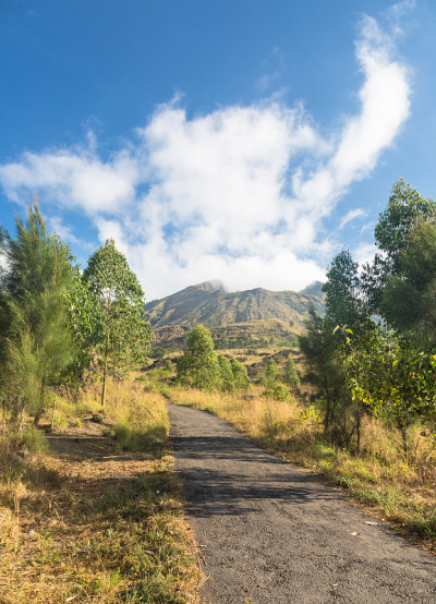 在去巴图尔火山的路上