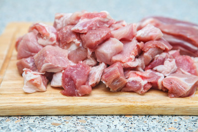 肉切成小块