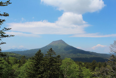 日本北海道钏路的橡树武火山。