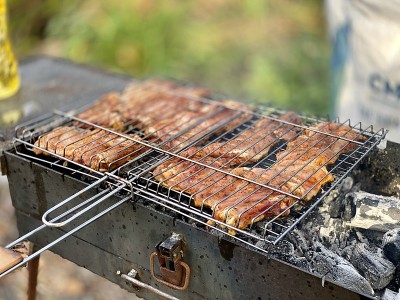 肉是用木炭炒的