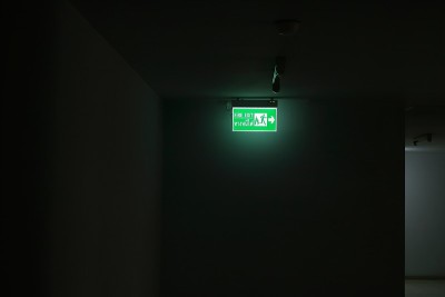 这边走