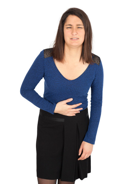 美丽的女人在不同的衣服里有不同的表情