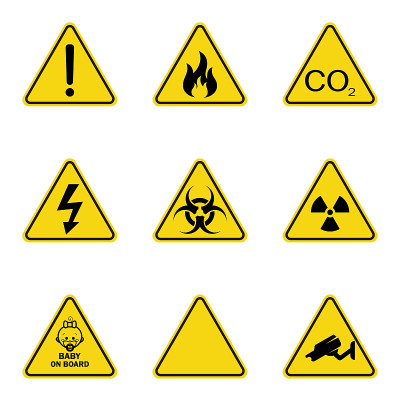一组三角形警告标志。警告roadsign图标。Danger-warning-attention迹象。