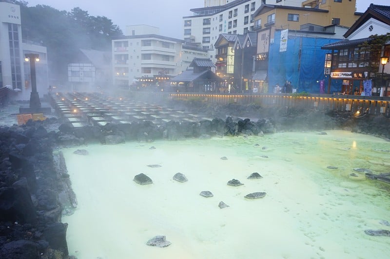 日本群马县草津温泉的温泉田