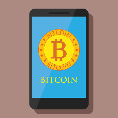 黄金比特币在笔记本上为加密货币概念，矢量插图