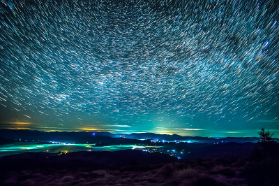 夜空中星星的轨迹