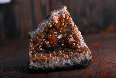 赤铁矿上含氧化铁的石英。