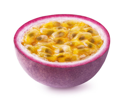 百香果孤立在白色