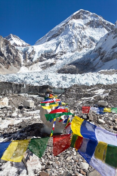 珠穆朗玛峰基地营祈祷旗帜尼泊尔喜马拉雅山