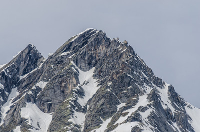 锐边山