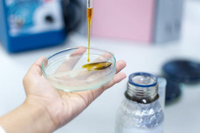 实验室用碘检测感染微生物。