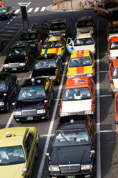 等出租车