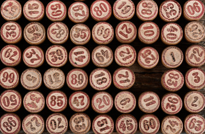 老式乐透:酒桶和卡片