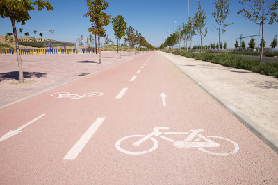 新的孤独的自行车专用道路