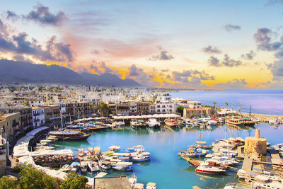 塞浦路斯北部Kyrenia (Girne)美丽的Kyrenia湾