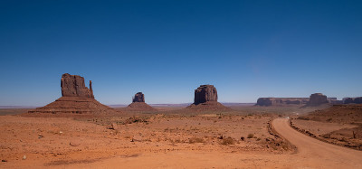 纪念碑谷地区的科罗拉多高原与巨大的砂岩在Arizonaâ犹他州边界上，在一个纳瓦霍民族保留地。美