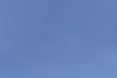 无云的天空，白天的空旷