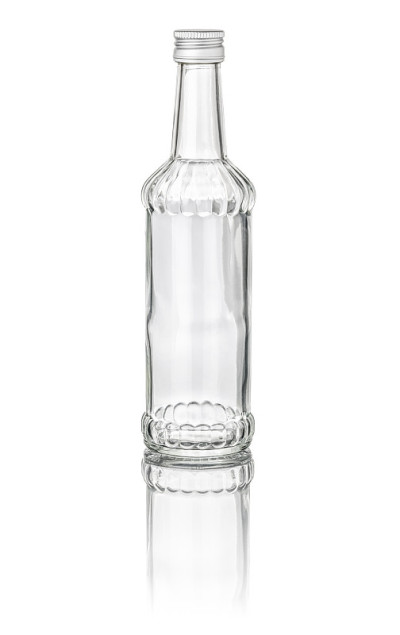 带有小平面的孤立利口酒瓶