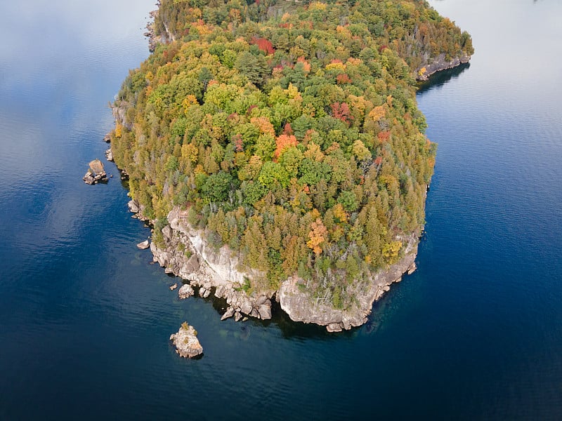 佛蒙特州尚普兰湖上的Lone Rock Point