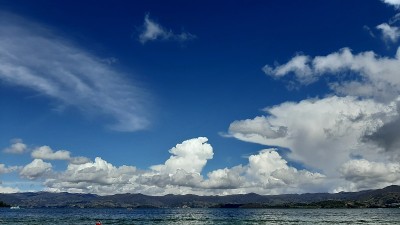 托塔泻湖的天空
