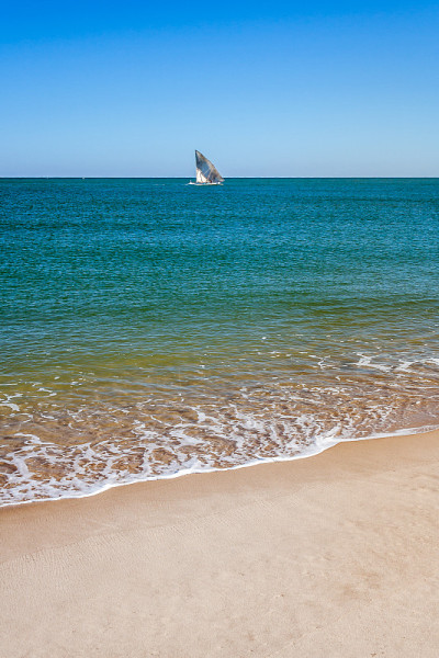 海滩上的波浪