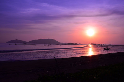 日落海滩。
