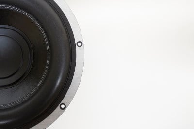 С基于“增大化现实”技术的音频系统。汽车音乐。