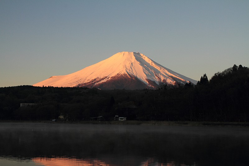 山中湖的红富士(红色的富士山)