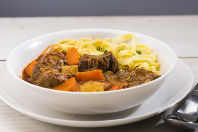 炖牛肉配意大利面