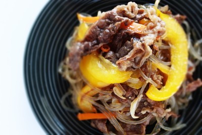 韩国菜，牛肉和辣椒