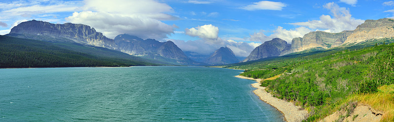 冰川国家公园的舍伯恩湖全景