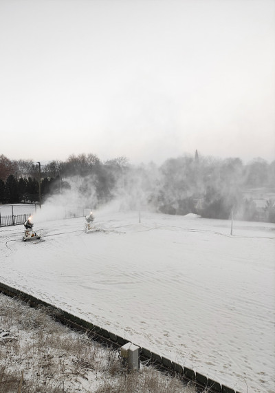 用于制造人造雪的机动雪枪。