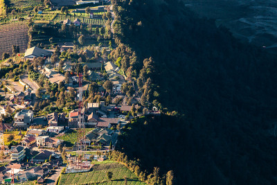 在印度尼西亚东爪哇的Penanjakan山上，日出时的Bromo火山(Gunung Bromo)
