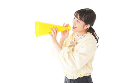 年轻的女子欢呼