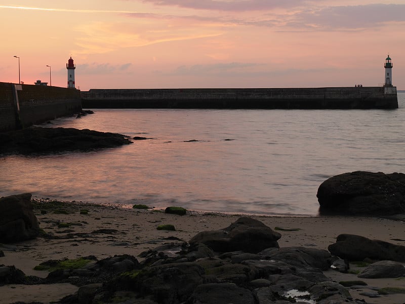 日落的Île de Groix