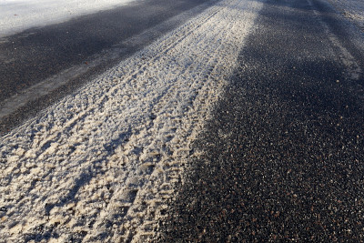 雪下的路