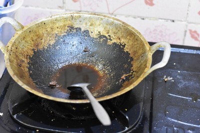 煎锅又脏又硬