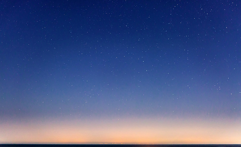 星空与西西里岛海岸线预览效果