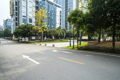 中国重庆的高速公路和城市现代建筑