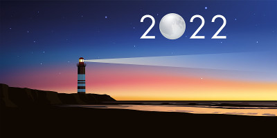 2022年贺卡的概念，灯塔作为地标，照亮了黄昏。