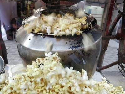 爆米花的特写全帧镜头