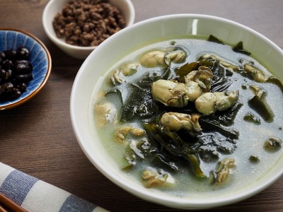 韩国美食牡蛎紫菜汤，美炖锅